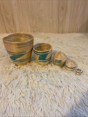 Set of (5) Round Vintage Woven Coil Nesting baskets